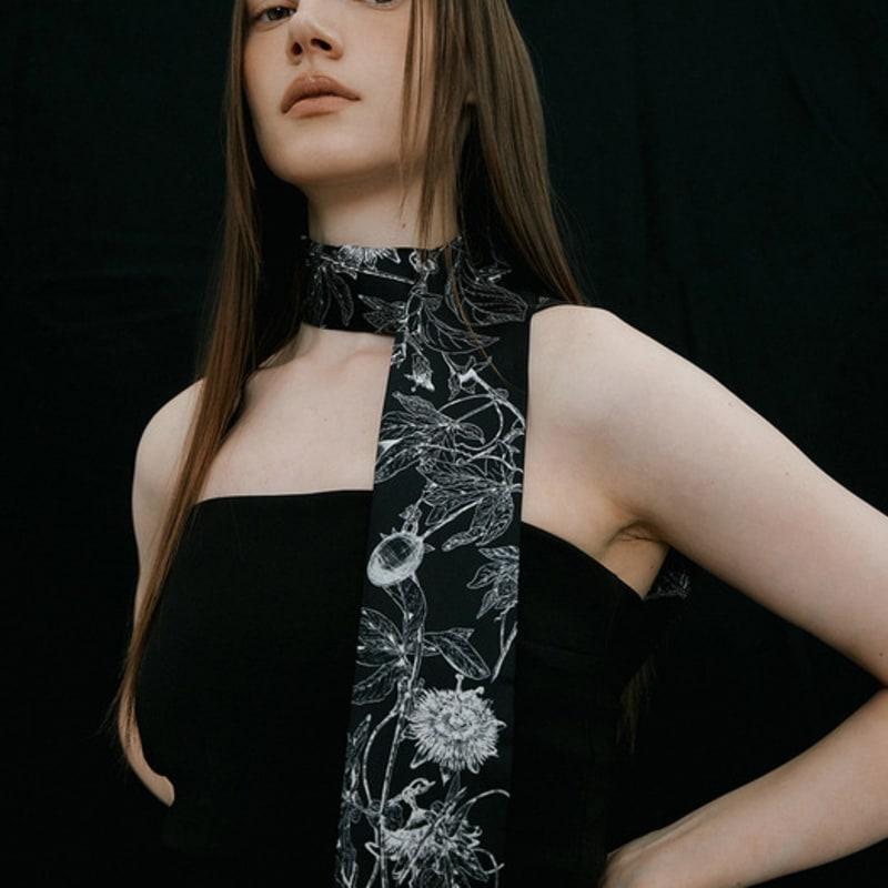 AVVINA PELLE Botanic Garden Long Twilly Silk Scarf - Black