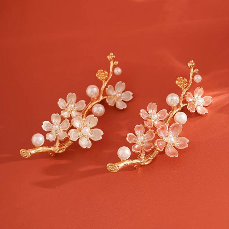 Exquisite Plum Blossom Brooch, High-end Feminine Pearl Brooch, Light Luxury and Niche Design Sense Brooch