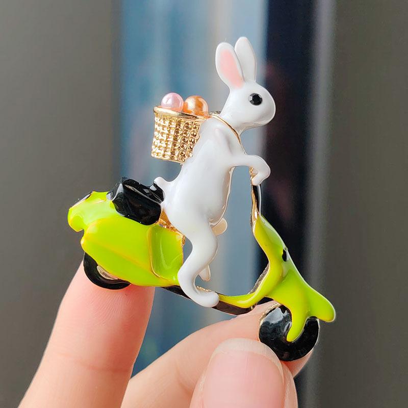 Diamond-Encrusted Cute Dripping Oil Cycling Rabbit Brooch Fashion Cartoon Zodiac Pin Animal Accessories New Year