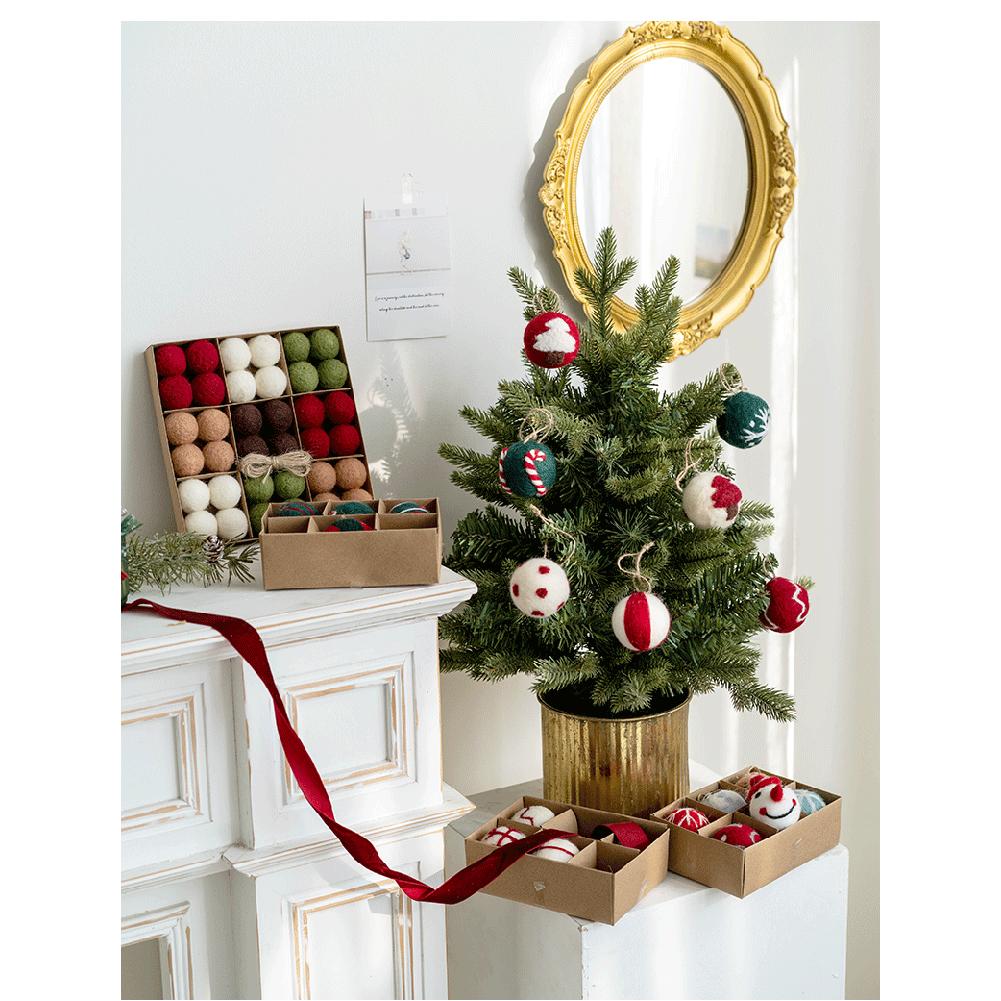 Festliches Wollfilzkugel- und Schneeflocken-Ornamente-Set 6 Stück oder 36 Stück mit Kordel zum Basteln von Weihnachtsbaumschmuck und saisonalen Handarbeiten