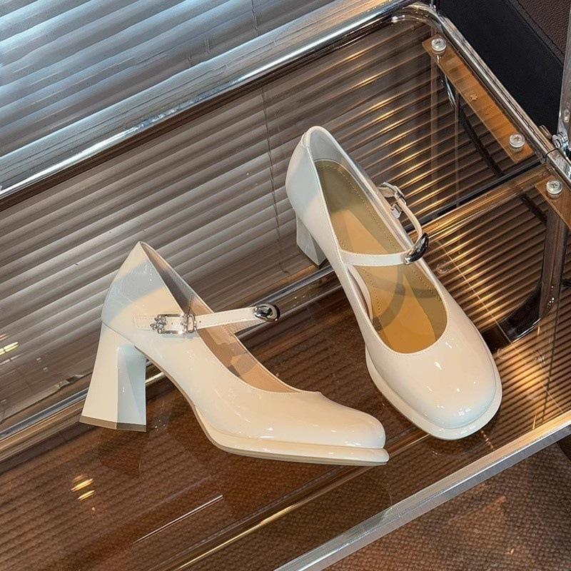 2025 spring and autumn new patent leather single shoes French retro word with sexy high heels waterproof table round head thick heel women