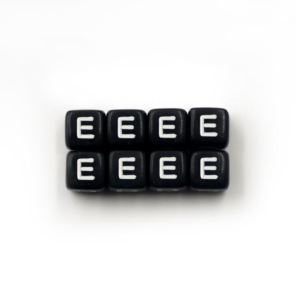 Akrylové černé korálky 6x6mm s bílými písmeny – Dětské ručně vyráběné doplňky pro anglické dopisní šperky