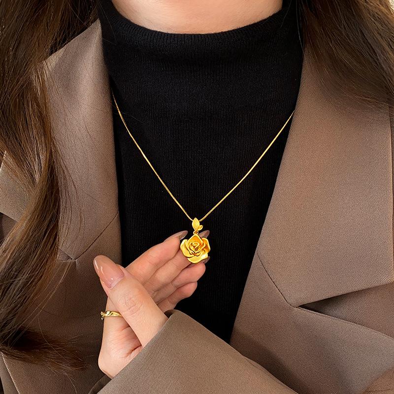 

Ожерелье с подвеской в виде розы, сохраняющее цвет, женское, легкое роскошное, простое, высококлассное, цепочка для ключицы, модный универсальный предмет