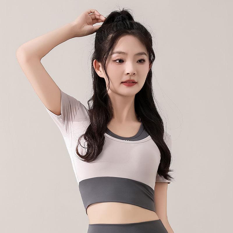 

Женский летний комплект для йоги быстросохнущий, мода 2025: Свободные брюки-пятиточки и топ с коротким рукавом XL