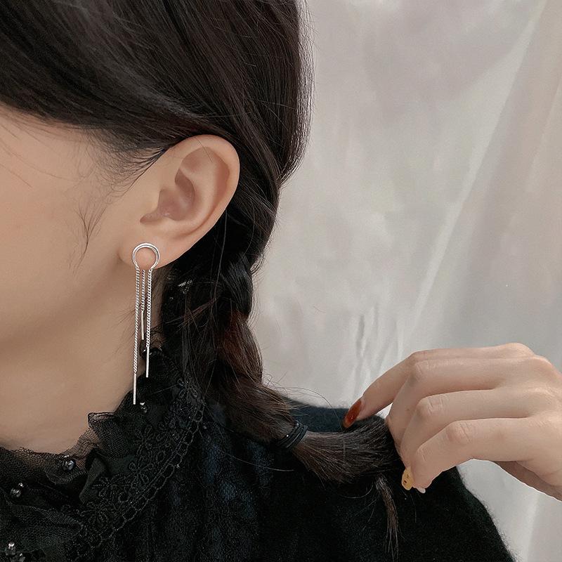 Curved Crescent Tassel Earrings: Moon Chain, Face-Slimming, Versatile Long Earrings for Women.