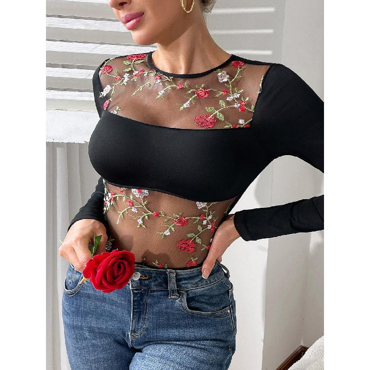 Corsete, îmbrăcăminte de damă la modă și elegantă