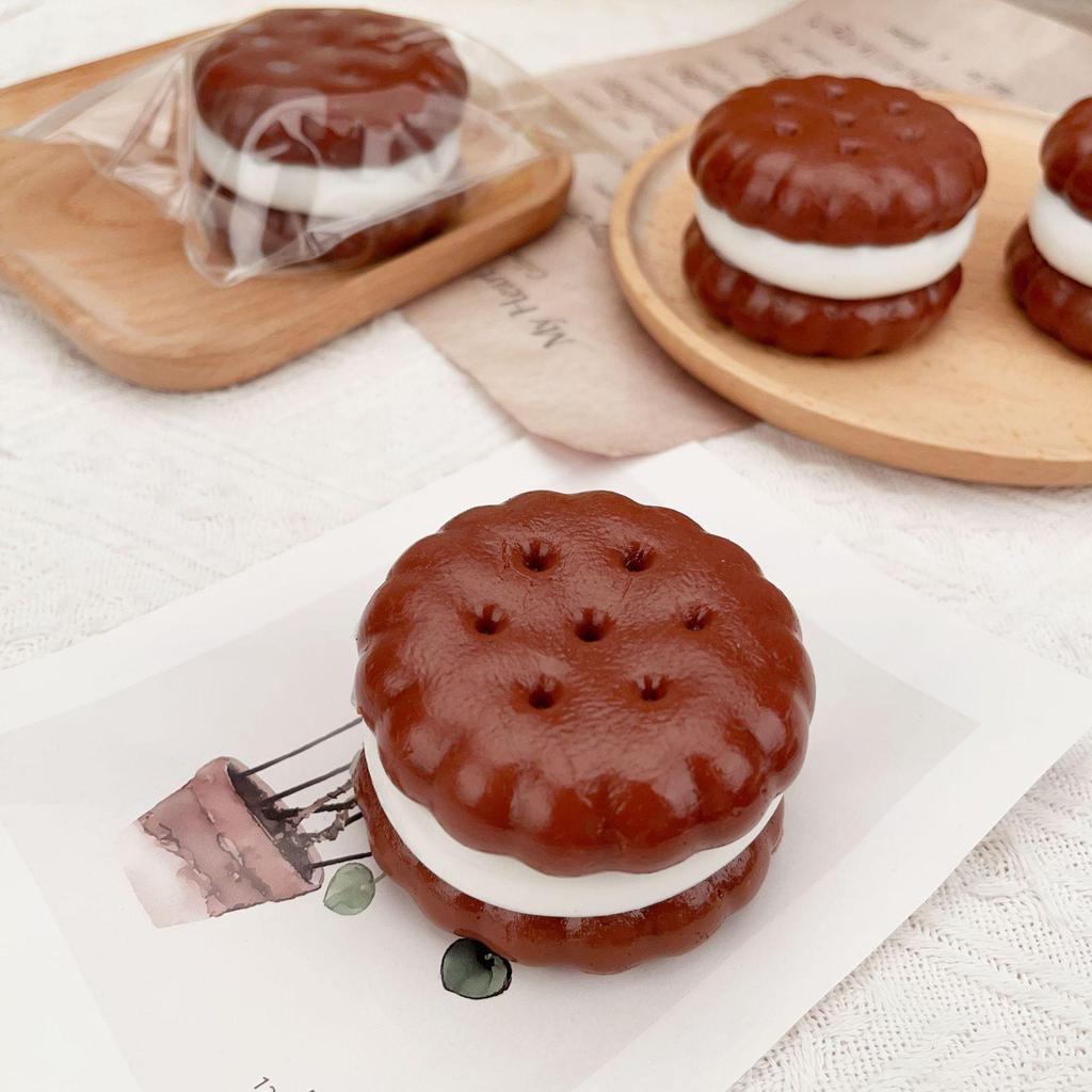 Silicone Muddy Hand-Feel Chocolate Sandwich Biscuit Squeeze Toy - Slow Rebound Decompression Toy