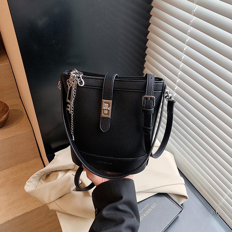 Niche Bag Women's New Popular Bucket Small Bag High-end Sense Versatile Shoulder Messenger Bag
