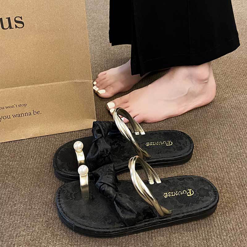 

Niche high-end flat-bottomed slippers for women s outer wear summer new fashion casual cover toe beach sandals 42