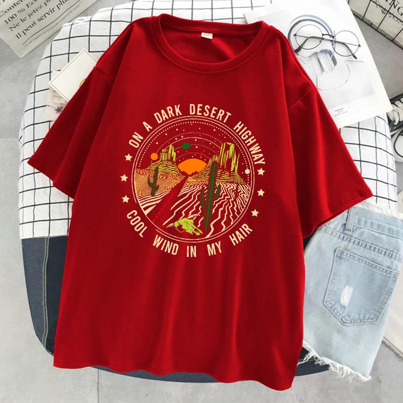 På en mörk ökenmotorväg sval vind i mitt hår dam t-shirt bomull t-shirts vardaglig mjuk t-shirt kläder sommar gata kort ärm