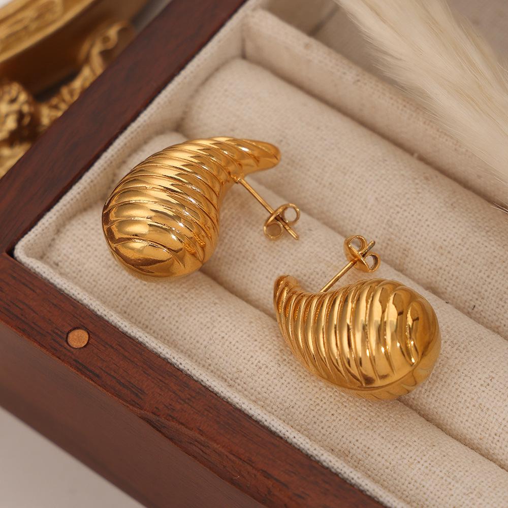 Vintage Chinese Style Water Drop Titanium Earrings with Multi-Layered Texture Design
