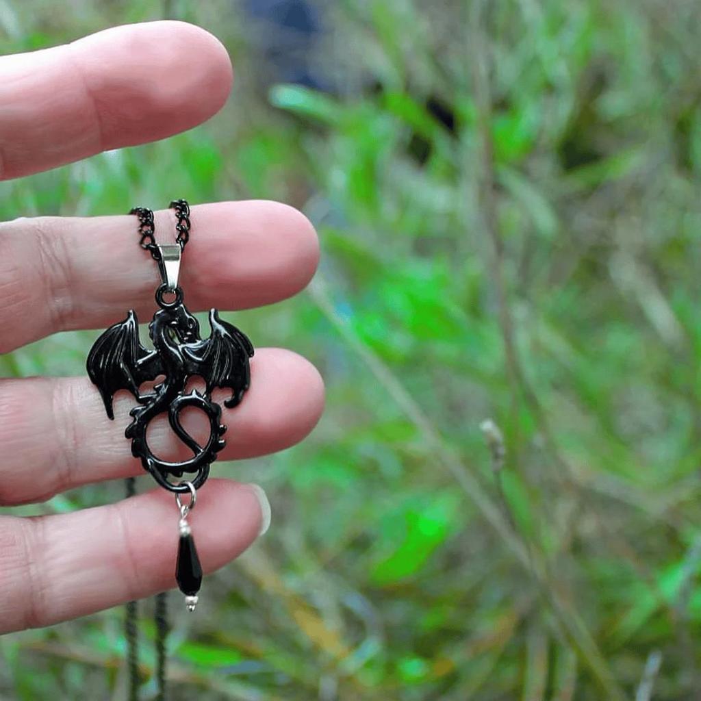 Collana con Ciondolo Drago Nero Gotico Vittoriano - Gioielli in Cristallo Fantasy