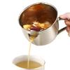 Separator de Grăsime cu Capac și Design cu Gura Dublă, Strecurătoare din Oțel Inoxidabil pentru Sosuri și Gravy pentru Supă, Ciorbă, Tocană, Mâner Rece la Atingere