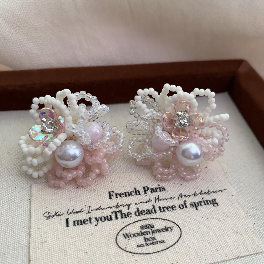 New super fairy earrings French pink and white flower pearl stud earrings advanced handmade temperament niche versatile earrings
