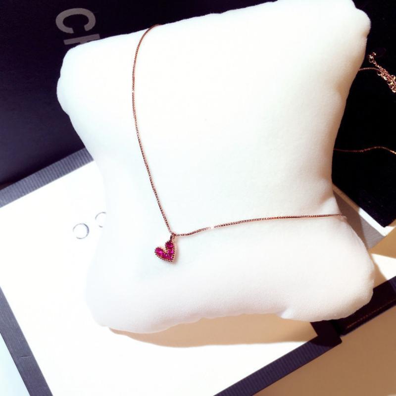 Korean Exquisite Little Red Heart Necklace for Womens Little Love Heart-shaped Pendant Collarbone Chain