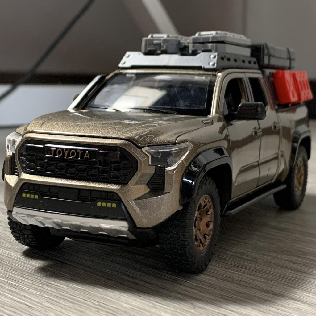 1/24 Toyota Tacoma Off Road SUV Alloy Diecast Model Car Sound and Light Pull Back Children Toy Car Birthday Gifts for Boy Kids