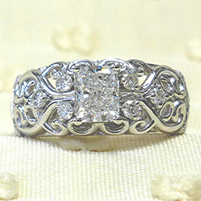 Retro court style jewelry, new pattern hollow flower ring, creative personalized zircon women's ring
