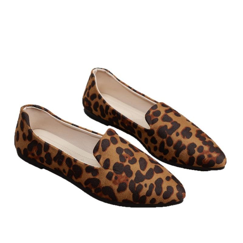 New Pointed-toe Flat Shoes, Large-sized, Shallow-mouthed Casual Bean-shaped Single Shoes
