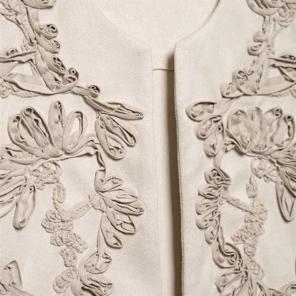 Spring/Summer 2025 Women's Slim Fit Velvet Embroidered Round Neck Vest