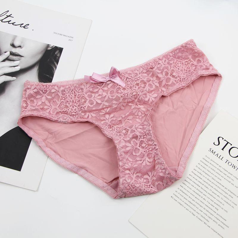 Sexy Luxurious High-end Western-style Lingerie Set Featuring A Fashionable Push-up Lace Bra and Skin-friendly Breathable Panties