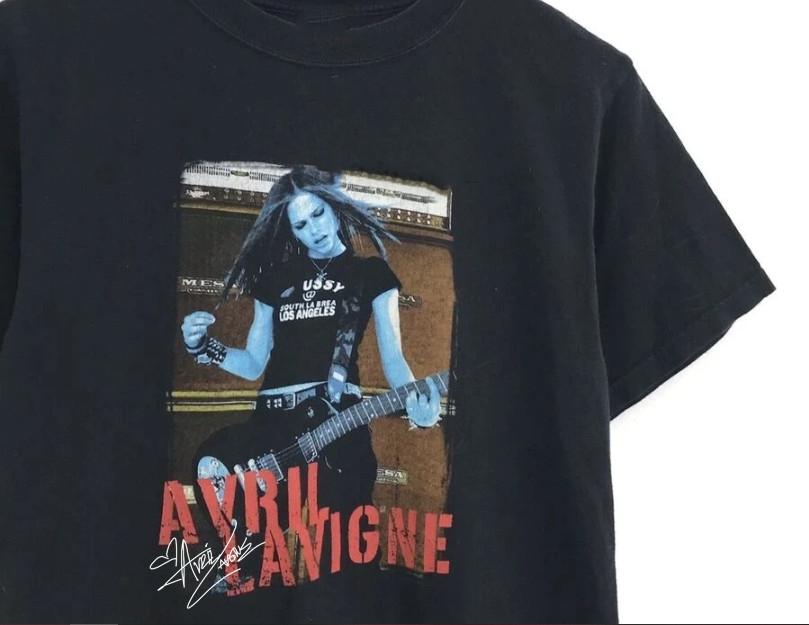 Playing Guitar Avril Lavigne Shirt Short Sleeve Black S345XL Free Shipping Unisex T-Shirt