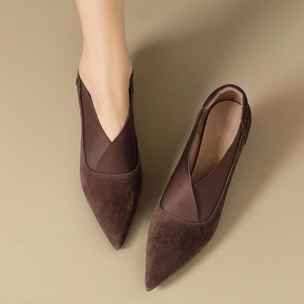 Spätabendwind Internet-Prominente mit spitzen Einzelschuhen 2024 Herbstexplosion tragen vielseitige Einzelschuhe elegante rutschfeste High Heels