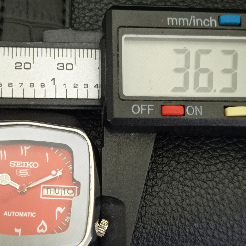 Seiko 5 AUTOMATIC VINTAGE 7S26A JAPAN MENS ARABIC RED COLOR DIAL WATCH A702458-5 R124-a702458