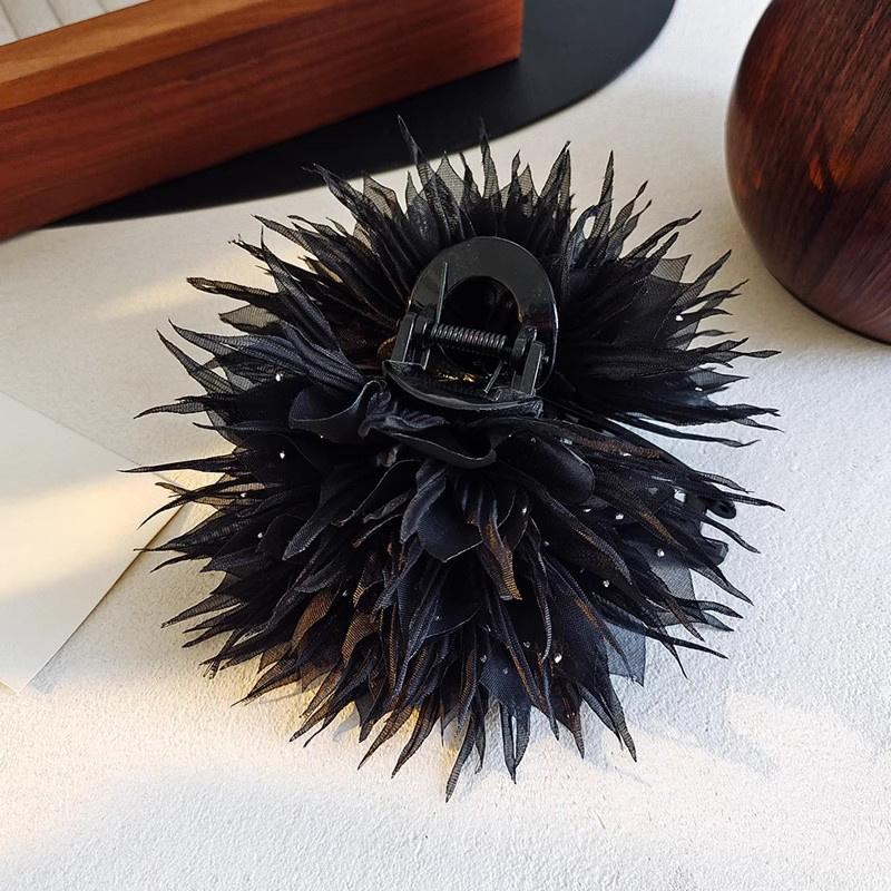 1pc New Simulation Hydrangea Large Acrylic Hair Claw Clip, Women'S Fashion Bohemian Style Hydrangea Flower Bun Hair Clip, Shark Clip