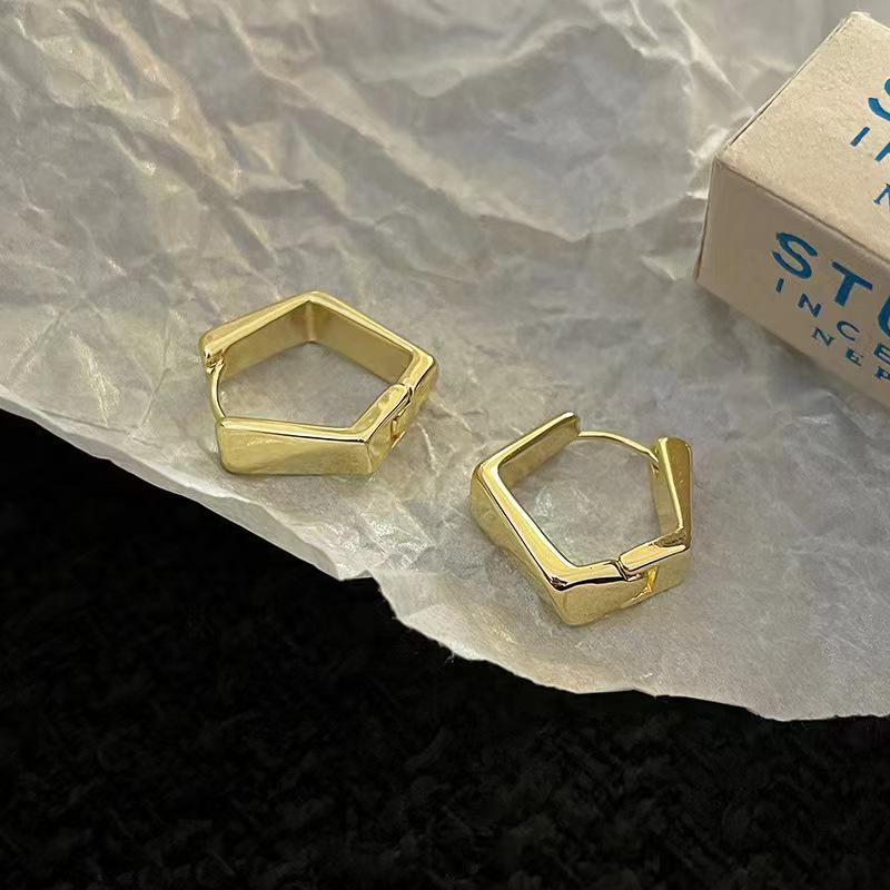 Gold Temperament Earrings: Elegant, Simple Design with Titanium Alloy Backs