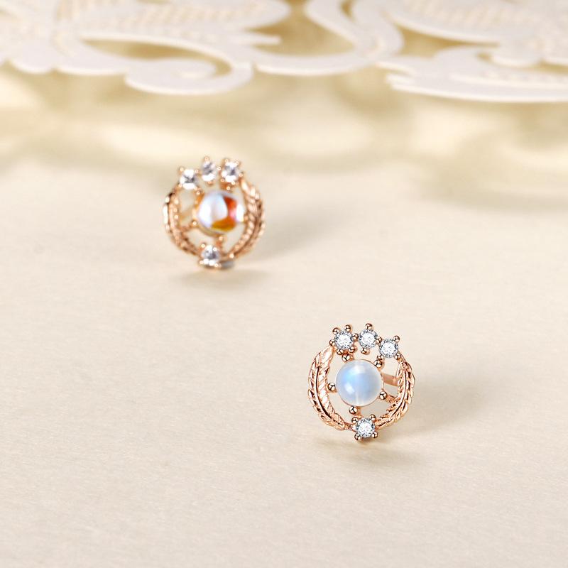 

Перо Вы сопровождаете лунный камень серьги-гвоздики женская мода универсальный нишевый дизайн Ins стиль простые серьги женщины