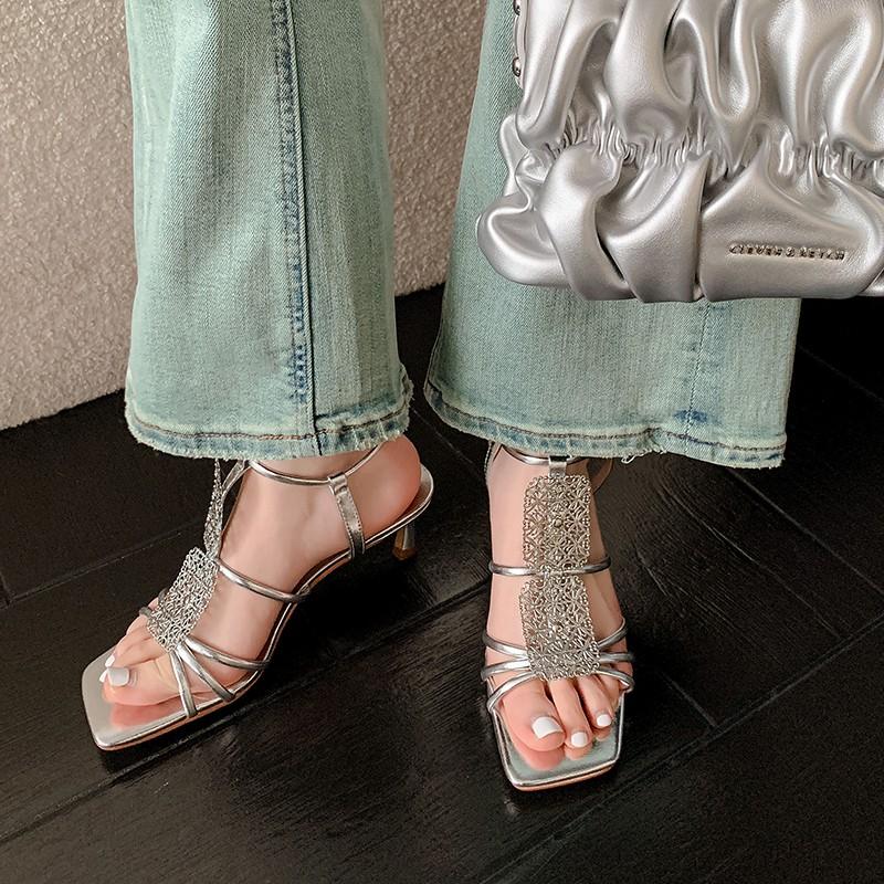 

модные женские новые сексуальные летние римские сандалии из овчины и кожи европейского и американского производства с металлическими пряжками на высоком каблуке с открытым носком 42 серебряный