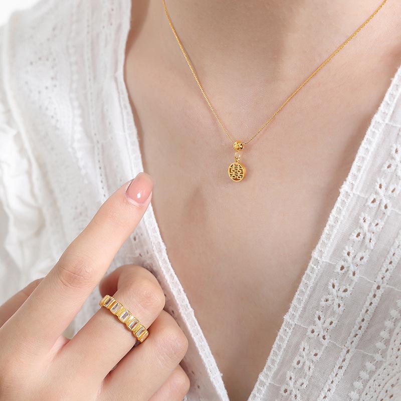 Élégant Collier Pendentif Double Bonheur ajouré en Acier Titane Or 18K - Chaîne de Clavicule Style Chinois Rétro pour Femmes