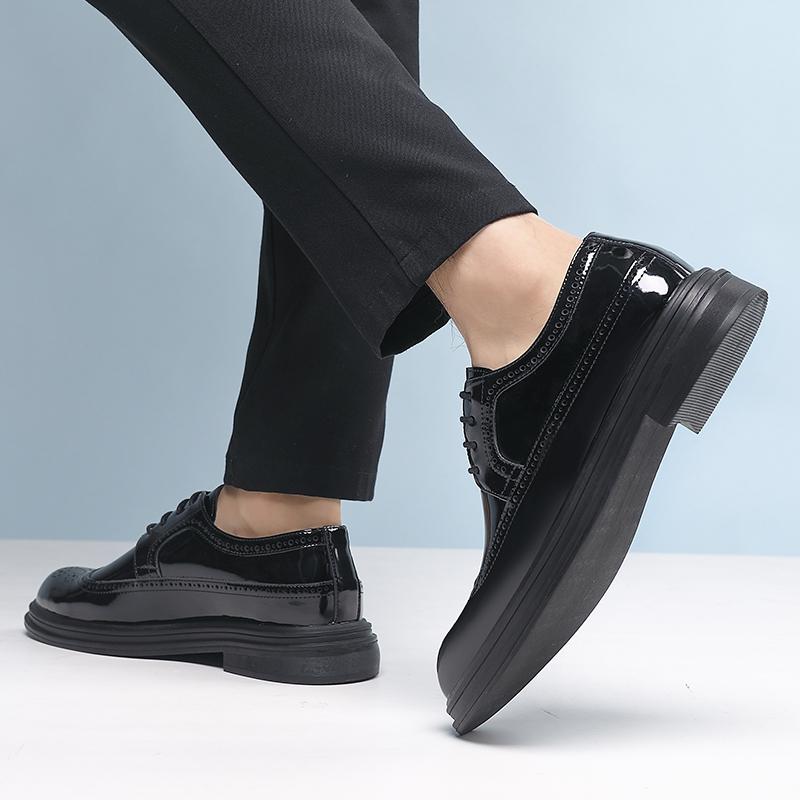 Fashionable Men's New Leather Shoes Brogue Casual Men's Leather Retro Flat Shoes Versatile Outdoor Party Wedding Shoes