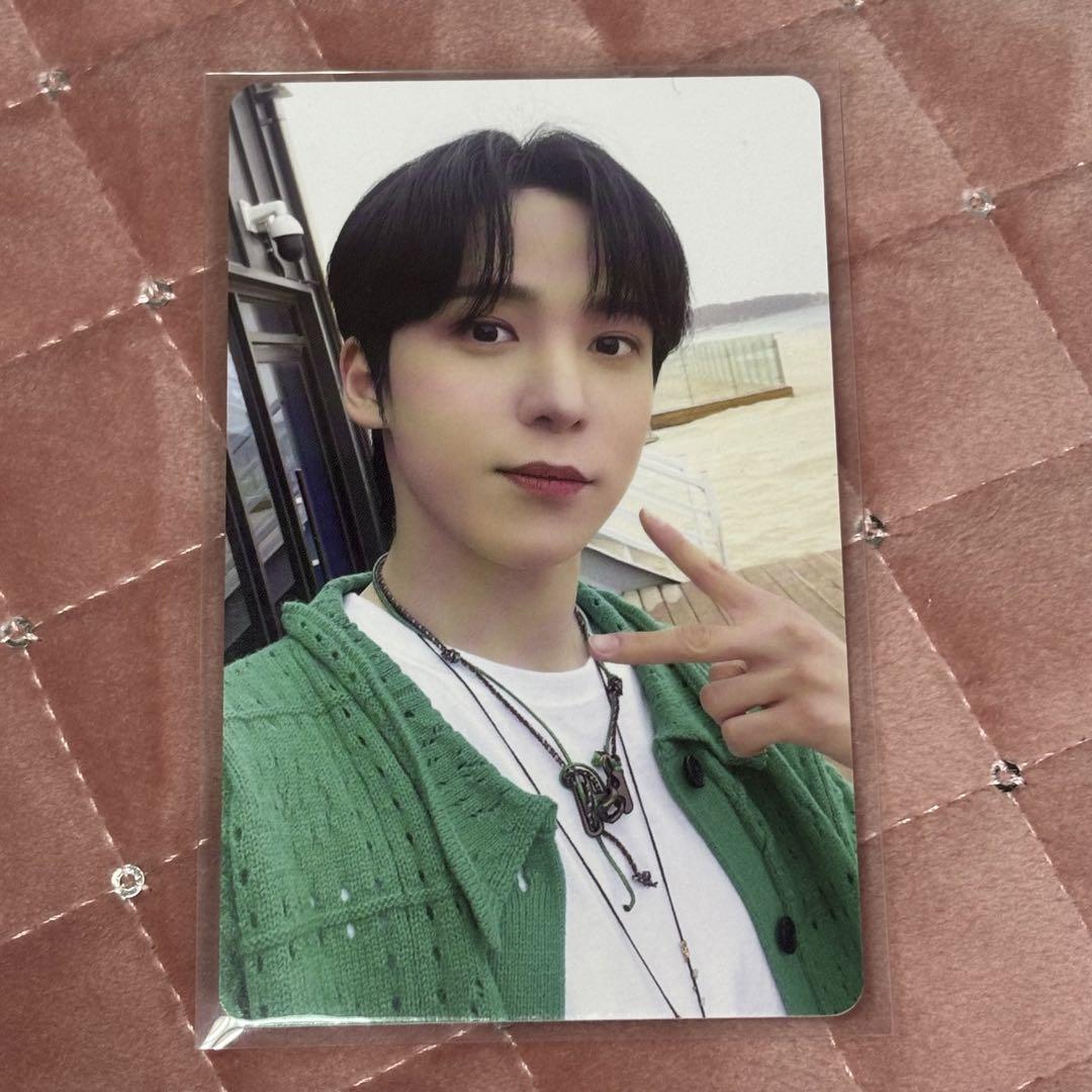 

[ИСПОЛЬЗОВАННЫЙ] ATEEZ Yuno Летняя фотокнига Летняя коллекционная карточка