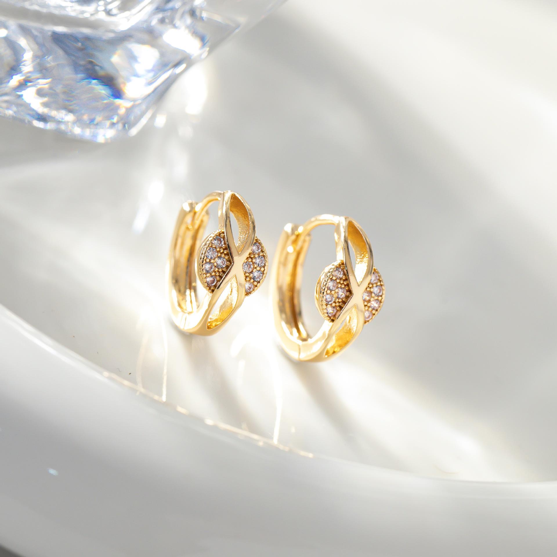Elegant Rhinestone-Inlaid Gold Earrings - Versatile Japan-Korea Inspired Style
