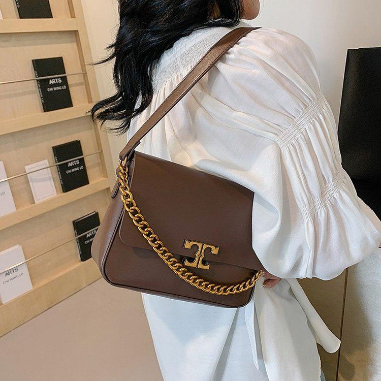 Korean Style Trendy Women's Single Shoulder Chain Crossbody Bag - Simple, Fashionable, Versatile, Solid Color Underarm Bag for Winter