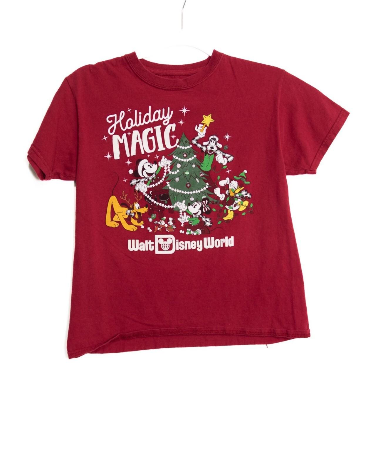 Disney Holiday Magic Red M T-Shirt Mickey Friends Christmas Tree Walt Disney S