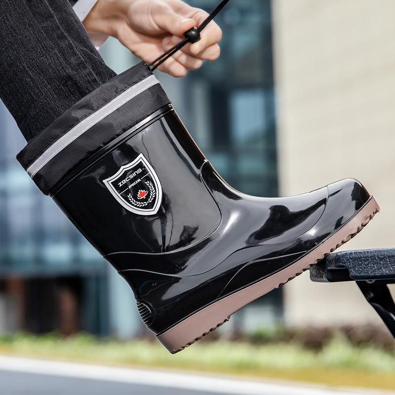 Water shoes waterproof bundle men's rain shoes trendy labor insurance shoes medium tube rain boots anti-skid rubber shoes warm and velvet