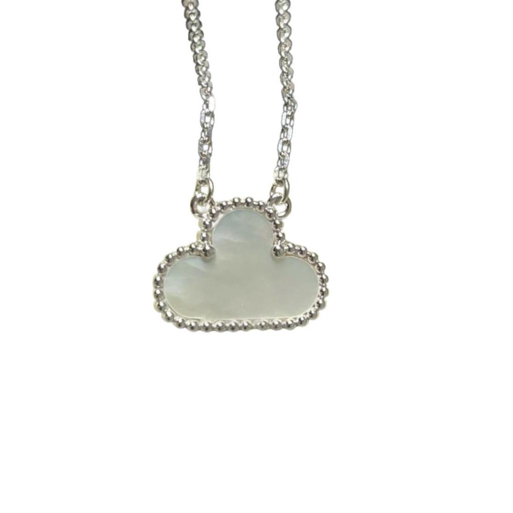 Náhrdelník Van Cleef se čtyřlístkem: Zlatý přívěsek pro ženy s pětilistým designem, bílou perletí, červeným achátem a diamantem.