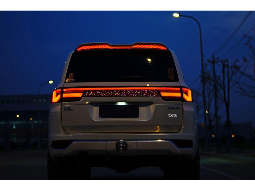 Starry Sky Taillights for Toyota Land Cruiser LC300: Through-Type, Easy Install