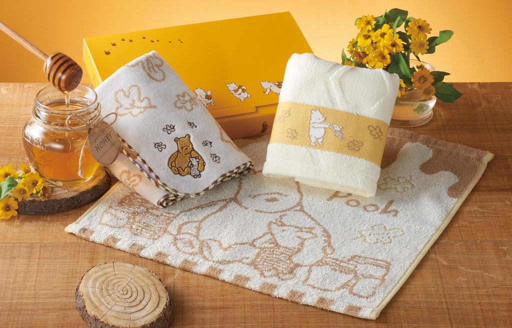 Marushin Towel Greeting Moving Disney Classic 2 Hand Towels Gift, Gift, Gift, Pooh, Chouchumiel, 2275034500, DP-3615,