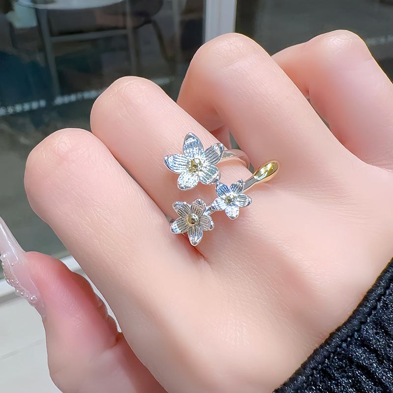 Простое трехмерное цветочное кольцо женское холодный ветер нишевый дизайн продвинутое ощущение открытое регулируемое кольцо на указательный палец
