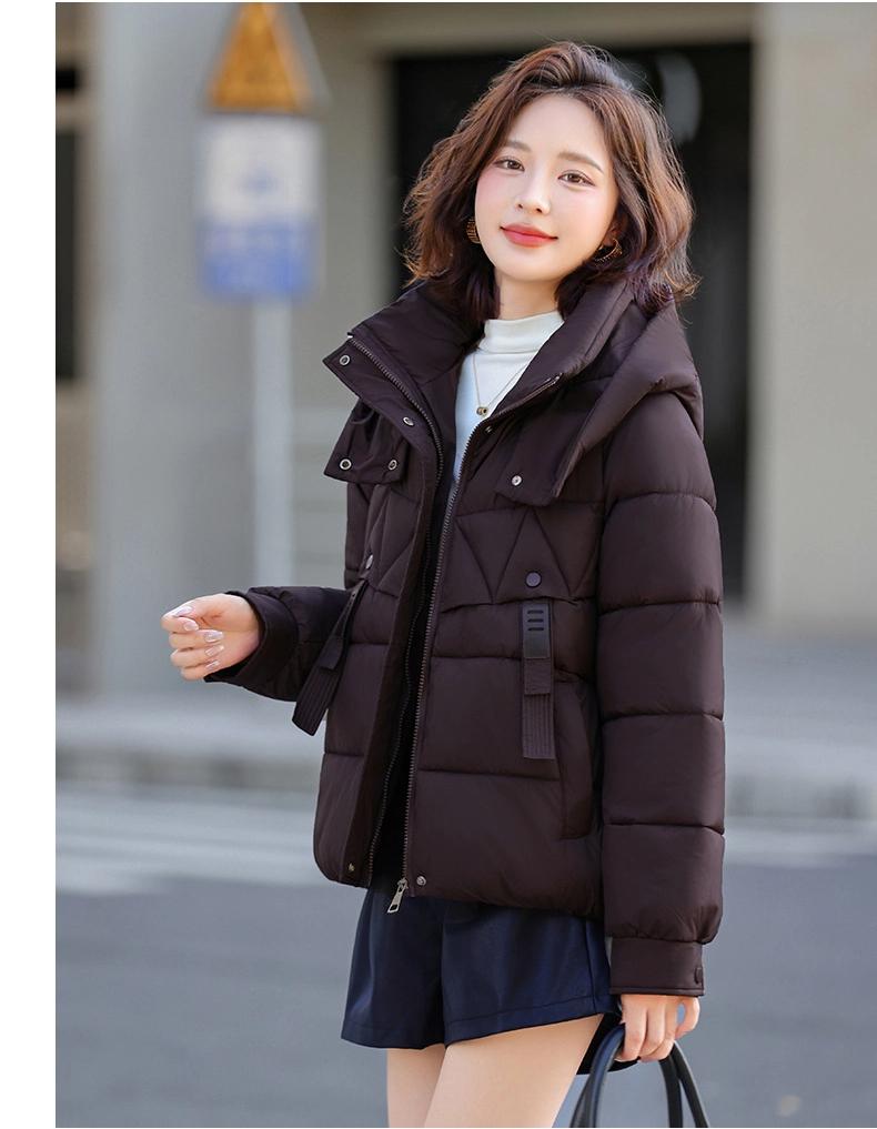 Dámská krátká větruodolná zateplená zimní bunda s kapucí a raglánovými rukávy