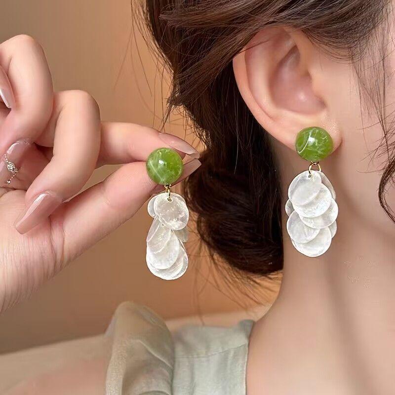 

Серьги-пусеты с бахромой в виде круглых ракушек, простые, модные, универсальные, с темпераментом, нишевые, изысканные серьги, женские