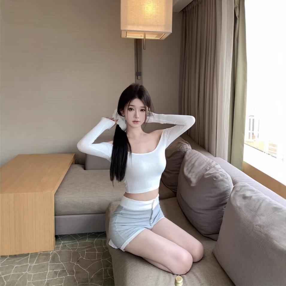 One-word shoulder white long-sleeved slim-fit T-shirt for women's spring spice, sexy tight-fitting elastic inner with short open-button top
