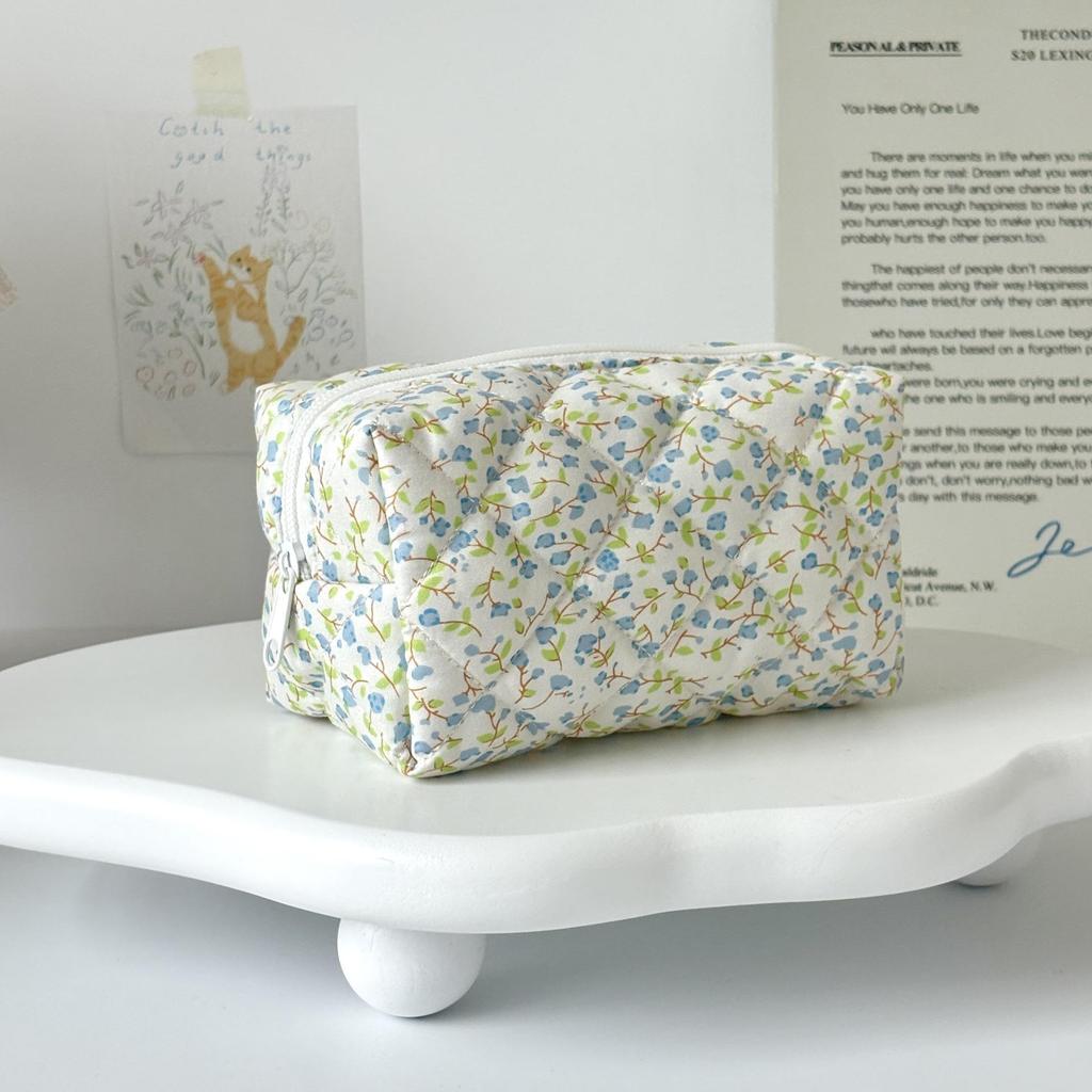 Floral Quilted Makeup Bag - Large Capacity Travel Cosmetic Storage, Non-Collapsible Design