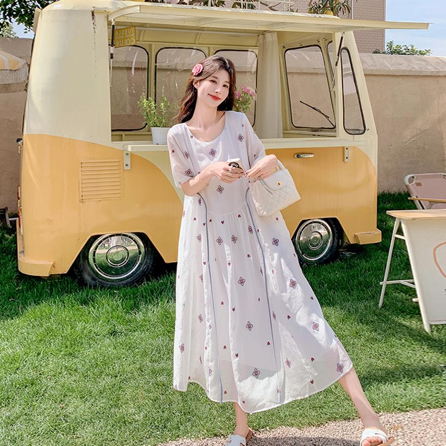 White embroidered dress women's summer new design sense loose belly and thin skirt