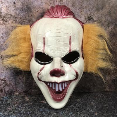 Maska na całą twarz Straszny Pennywise z filmu To Chapter Two na Halloween i do Domu Strachów