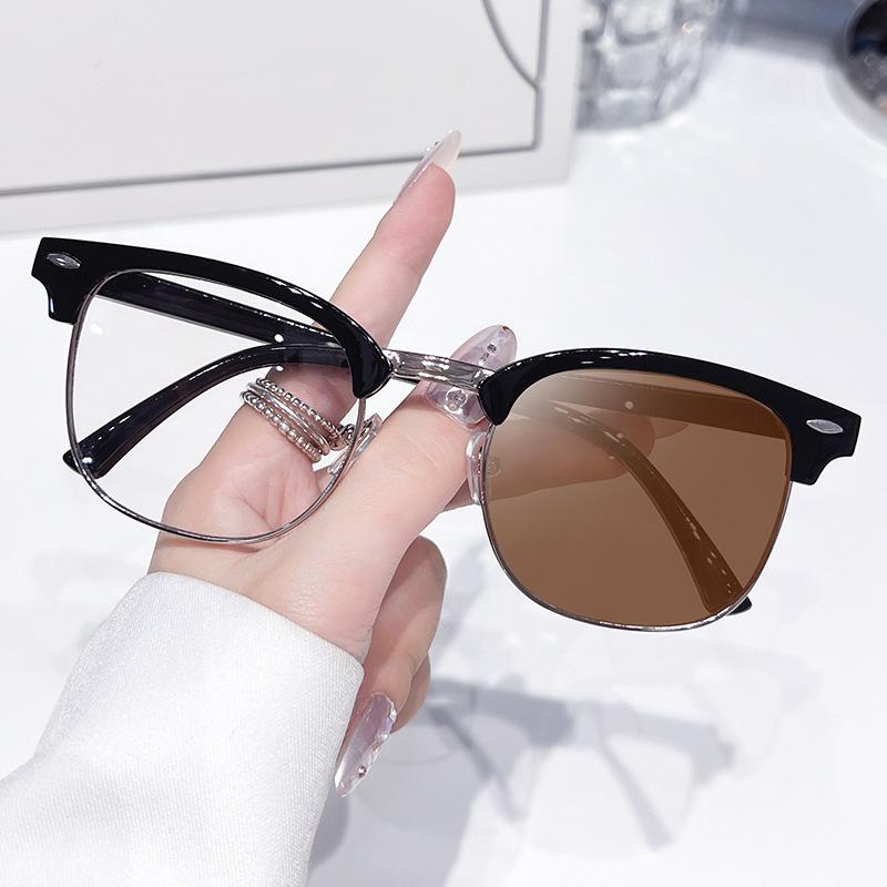 Vintage Eye Protection Reading Glasses Ultralight Metal Presbyopic Eyewear Square Hyperopia Eyeglasses for Men Women +1.0 +4.0