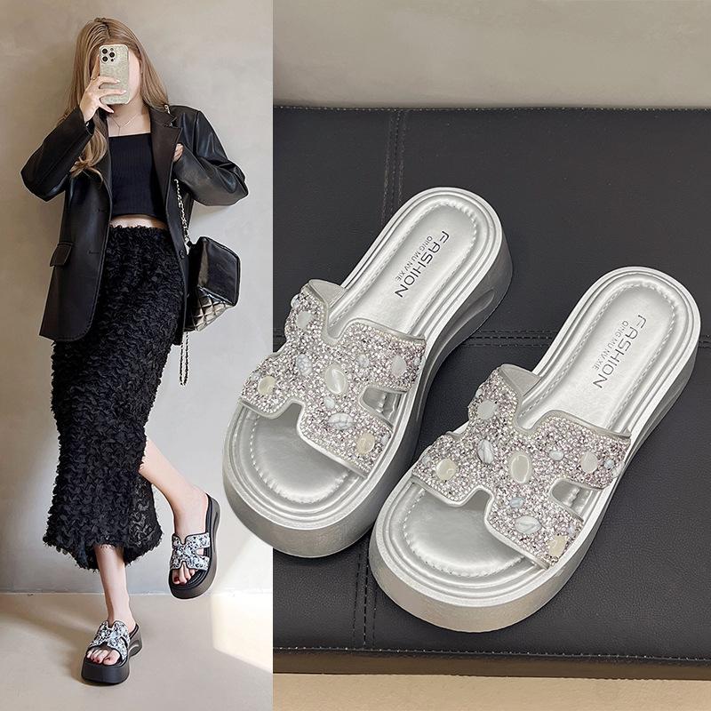 Rhinestone cool slippers women wear in summer 2025 new fairy wind thick bottom with skirt seaside beach one-word drag